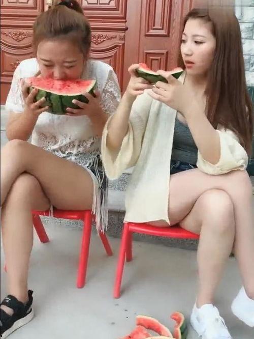 小妹吃瓜视频在线播放,带你领略网络热点的魅力瞬间  第3张