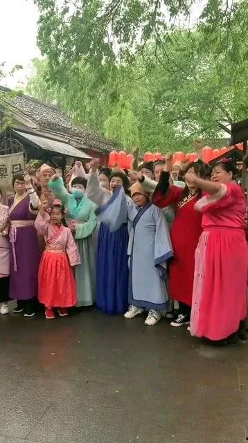 吃瓜的群众表演视频,欢乐逗趣，笑料连连  第2张