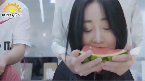 四个小姐姐吃瓜视频,揭秘热门吃瓜视频背后的故事  第3张