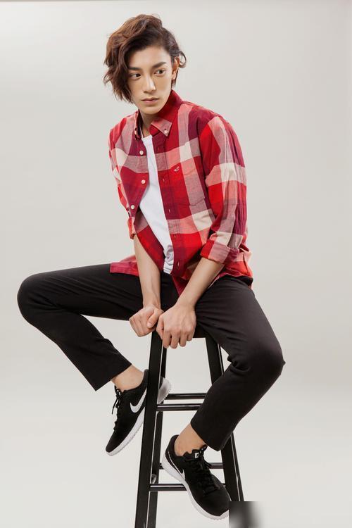 电视剧男主演员吃瓜视频,男主演员意外吃瓜，剧情反转引热议  第2张