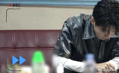 土豪视角 吃瓜视频,揭秘土豪眼中的吃瓜盛宴  第2张