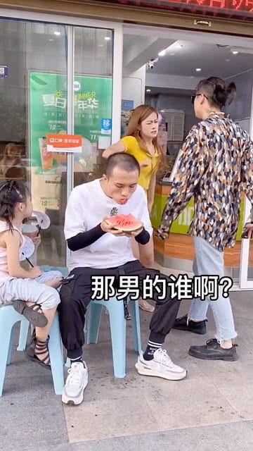 情侣吃瓜群众视频,甜蜜互动引网友热议  第3张