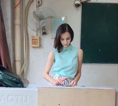 河南妞吃瓜视频,揭秘网络热点的背后故事  第2张