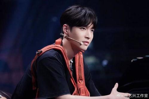 街舞3张艺兴吃瓜视频,揭秘幕后花絮与精彩瞬间  第2张