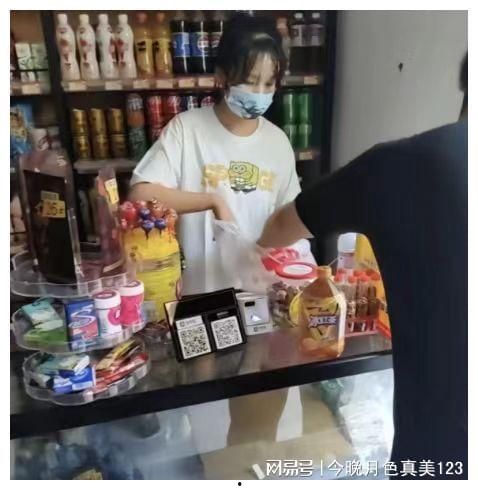 奶茶店老板娘吃瓜视频,吃瓜视频引发网友热议  第2张