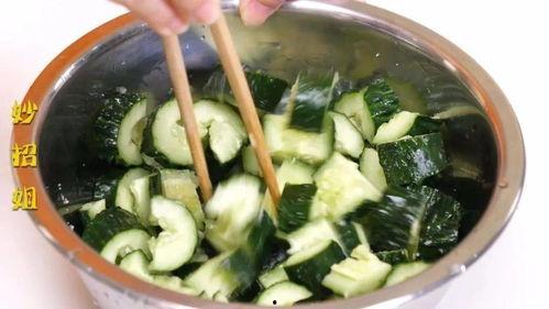 小瓜还可以凉拌吃吗视频,小瓜凉拌新吃法，视频教你轻松制作  第3张