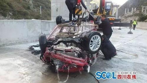 开车吃瓜事故视频真实,视频曝光惊心动魄一幕  第2张