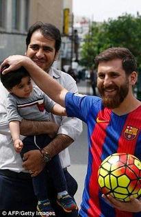 学生围观吃瓜视频,揭秘学生吃瓜视频背后的热点现象  第2张