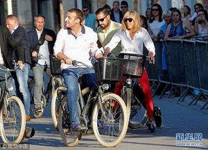 吃瓜全明星骑自行车被撞视频,现场视频曝光引关注  第2张