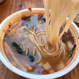 瓜妹吃螺蛳粉视频,味道如何？现场直播大揭秘！  第2张