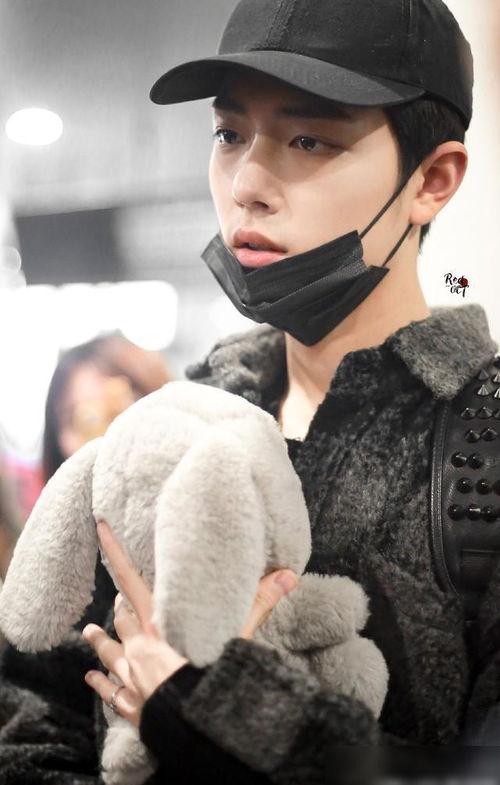 肖战小飞侠吃瓜视频,揭秘娱乐圈幕后真相  第3张