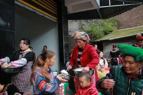 怀化吃瓜婚礼事件视频大全,一场闹剧引发的全民热议  第2张