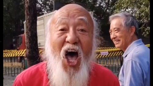 大爷吃瓜搞笑视频合集,欢乐无限