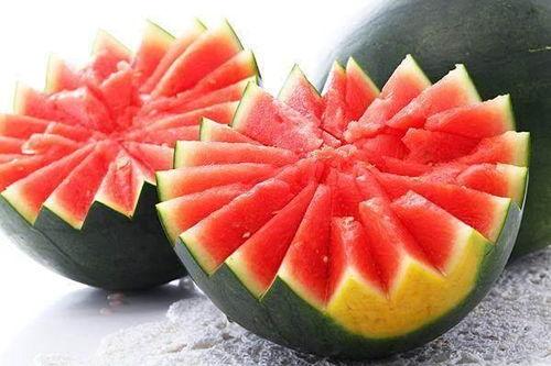 夏天扇风吃瓜视频  第3张