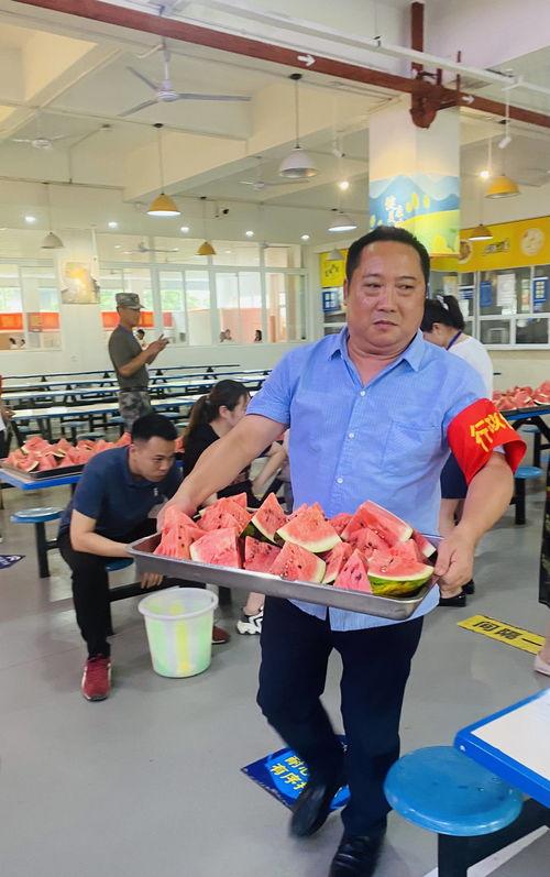 学生校长吃瓜视频大全,校长与学生吃瓜视频大揭秘  第2张