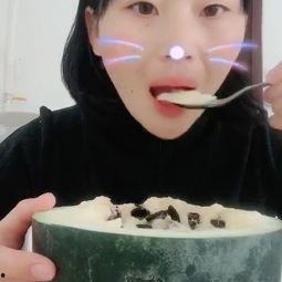 吃瓜视频双人,揭秘吃瓜视频背后的惊人真相  第2张