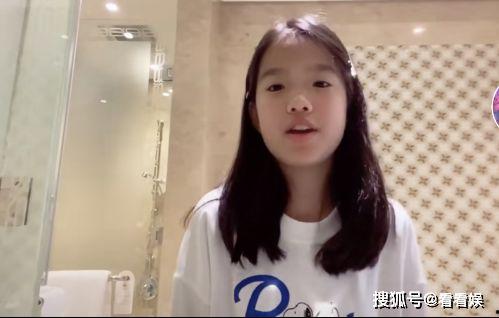 秀儿和妹妹陆虎吃瓜视频  第2张