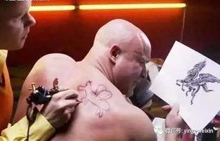 纹身大哥抽烟吃瓜视频大全,演绎街头风情录  第2张