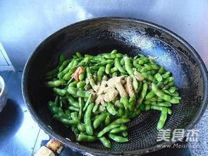 猫吃咸瓜炒毛豆好吗视频,咸瓜炒毛豆，猫咪的味蕾盛宴？  第2张