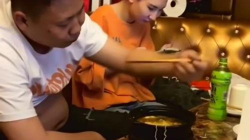 醉酒吃贝贝瓜的视频,视频记录美味瞬间  第2张