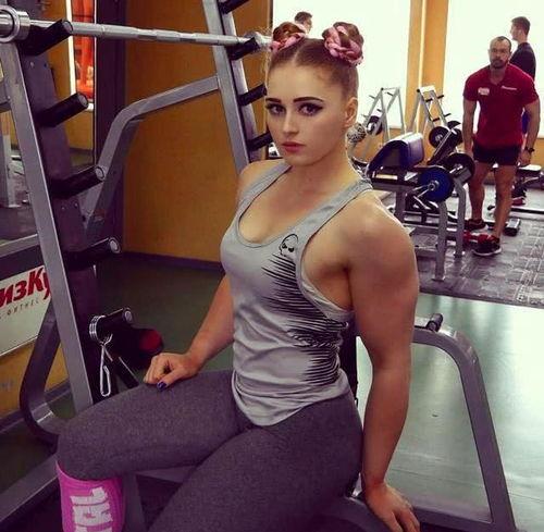 健美女神吃瓜视频,揭秘健身圈幕后故事  第2张