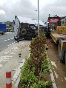 出车祸吃瓜群众视频,吃瓜群众视频记录惊险瞬间  第2张
